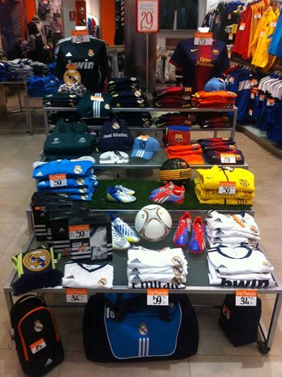 Foto: Se acerca el final de liga, momento ideal para adquirir las últimas unidades de equipaciones de esta y otras temporadas. Amplio surtido en nuestra tienda especializada de Montero Calvo 14.